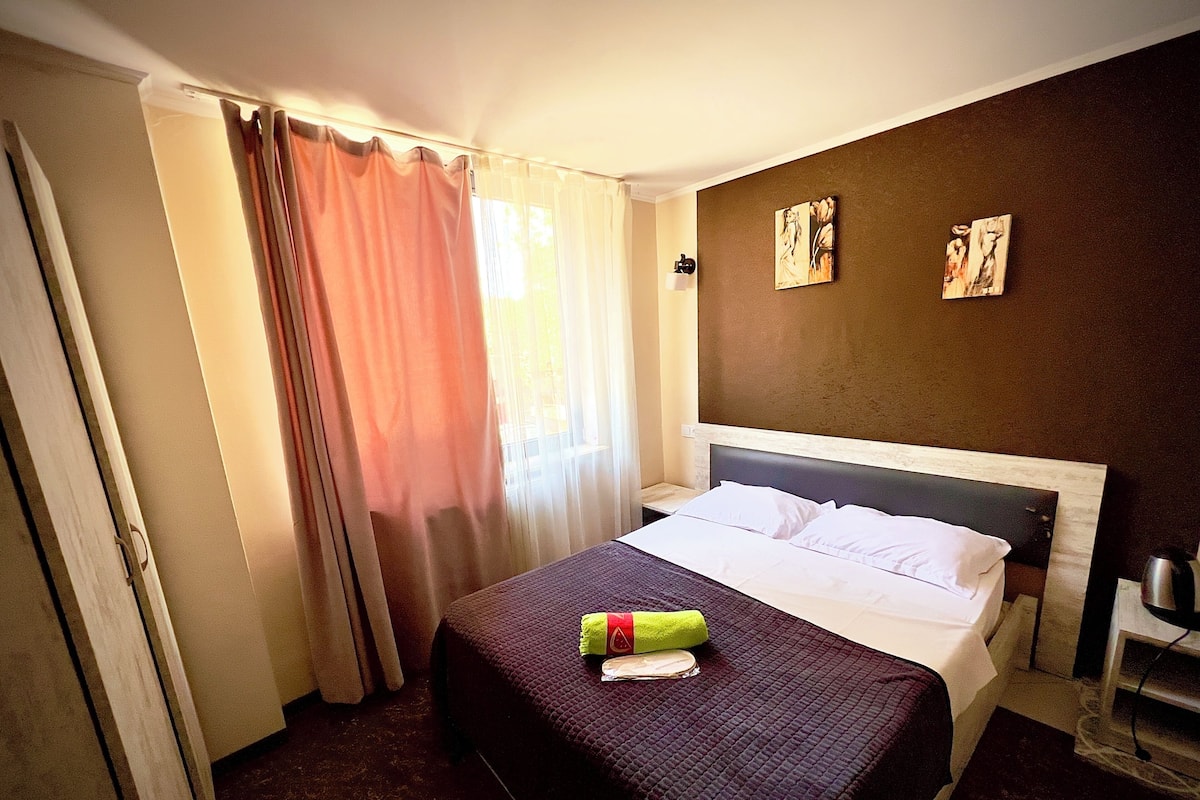 City Double Room | Hypo-allergenic bedding, individually decorated, individually furnished