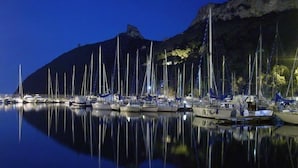 A marina at night with boats docked and reflections on calm water. - Le Tre Stelle (Cagliari)
