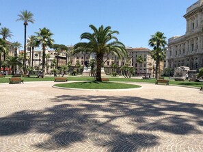 المنطقة المحيطة بالمنشأة