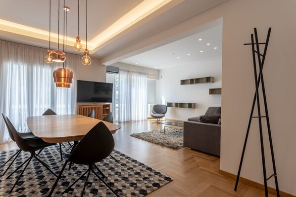 Apartment, 3 Schlafzimmer | Essbereich im Zimmer