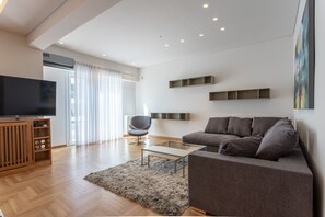 Apartment, 3 Schlafzimmer | Wohnzimmer | Flachbildfernseher