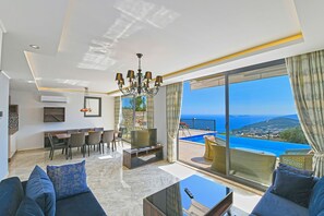 Villa, 5 Bedrooms | Living room