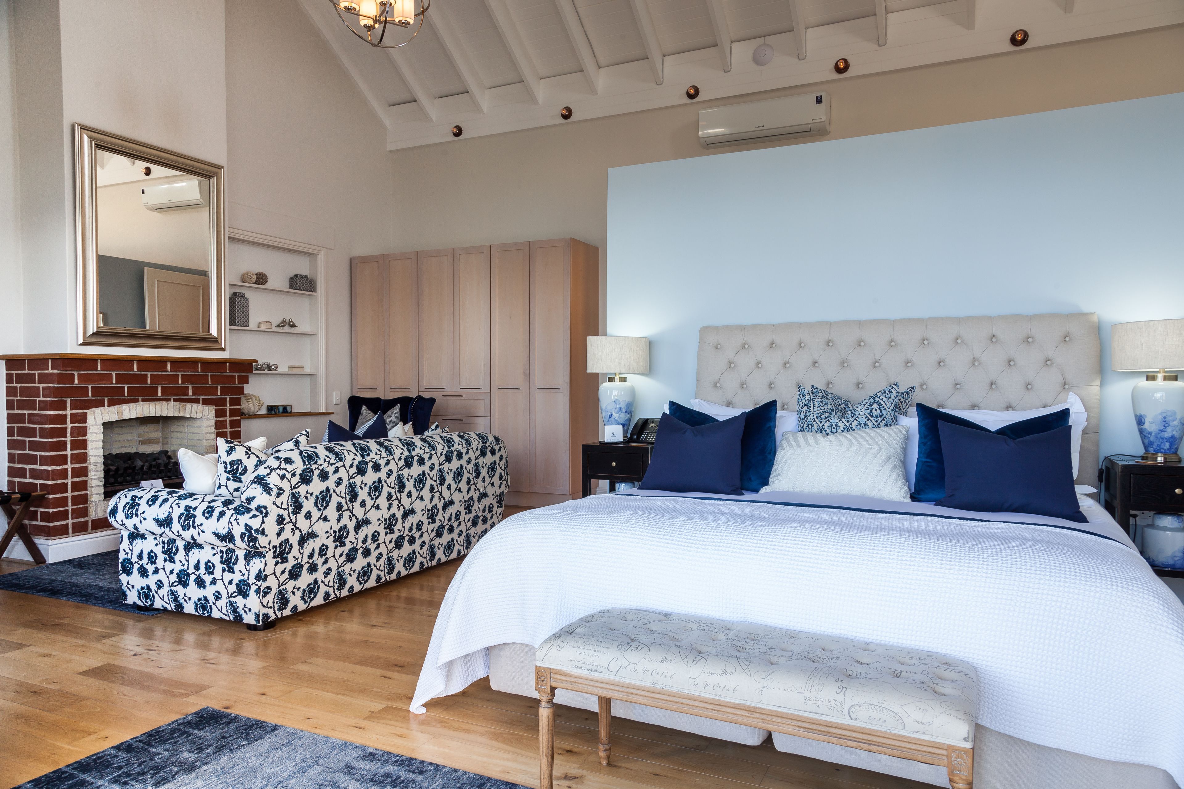 1 habitación, ropa de cama de alta calidad y minibar 