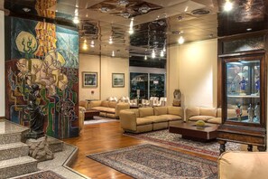 Lobby sitting area - Mini Palace Hotel (Viterbo)