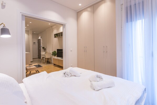 Apartment, 1 Bedroom | 1 bilik tidur, peti besi dalam bilik, seterika/papan seterika