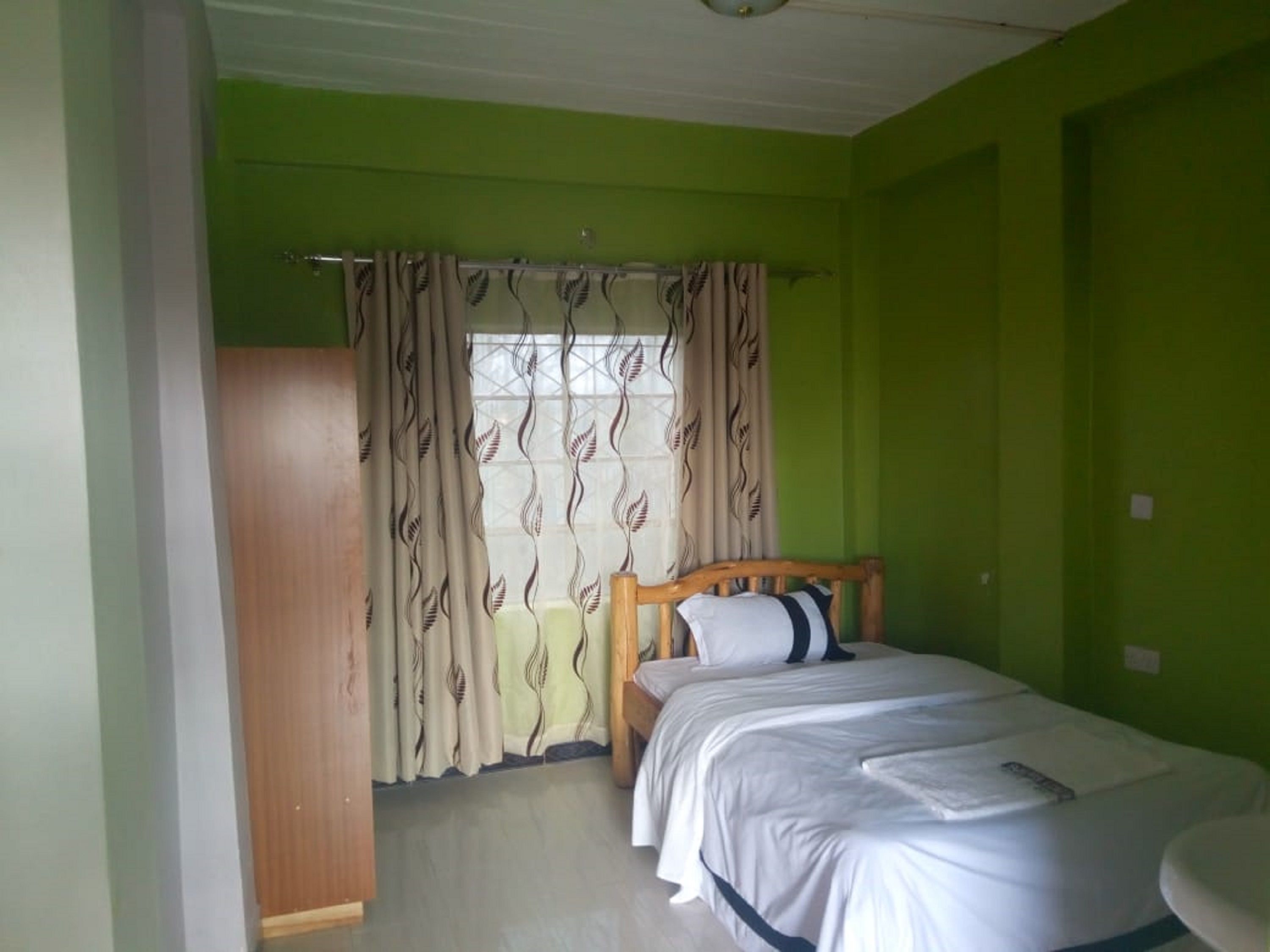 family room | desk, blackout curtains, cots/infant beds, free wifi