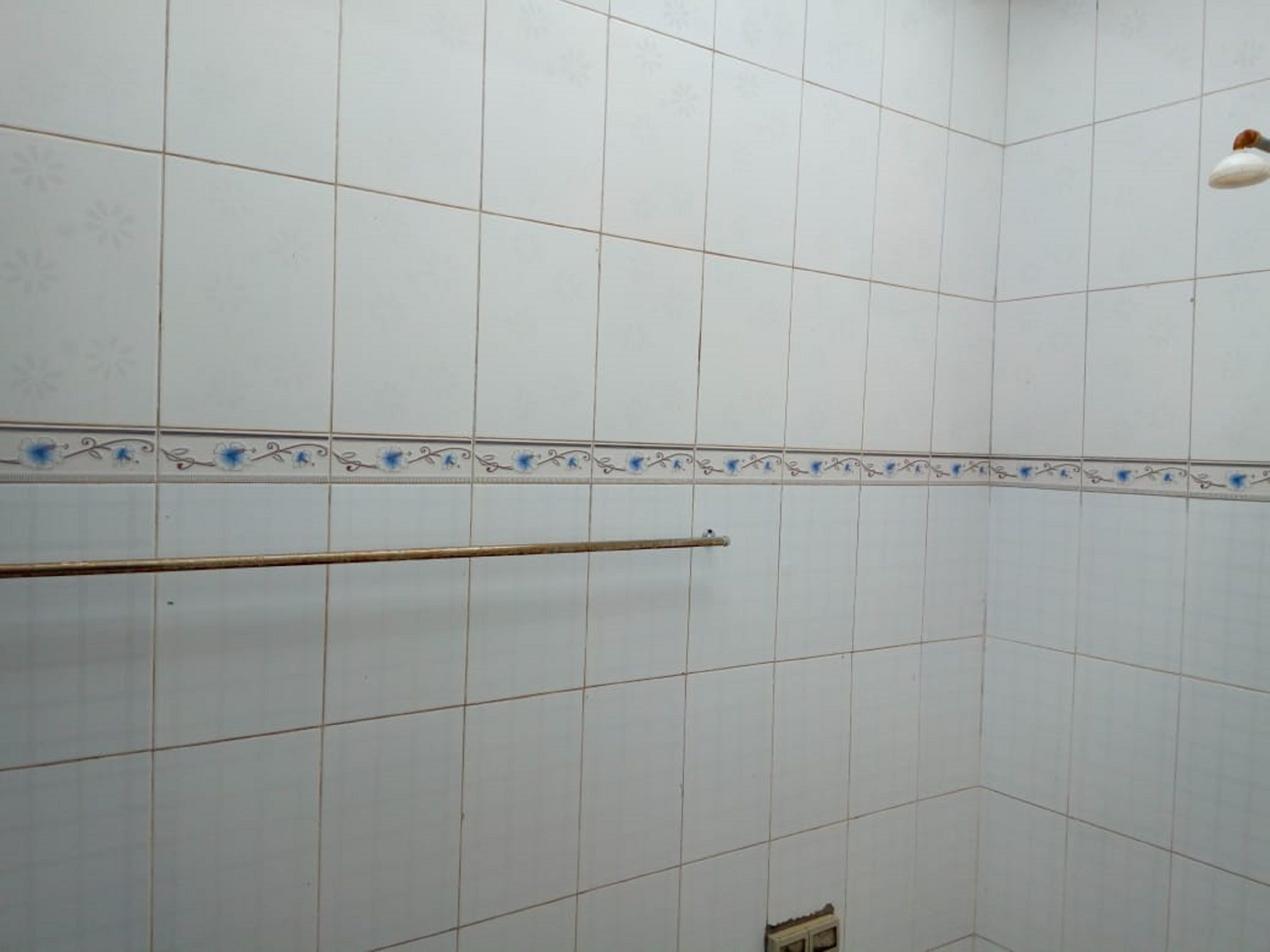 shower, rainfall showerhead, free toiletries, towels