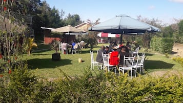 Breakfast, lunch, dinner served; local and international cuisine