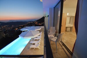 Villa, 5 Bedrooms | Balcony view