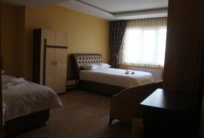 Standard Room | Desk, free WiFi, bed sheets