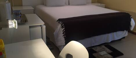 Luxury Double Room | Desk, free WiFi, bed sheets