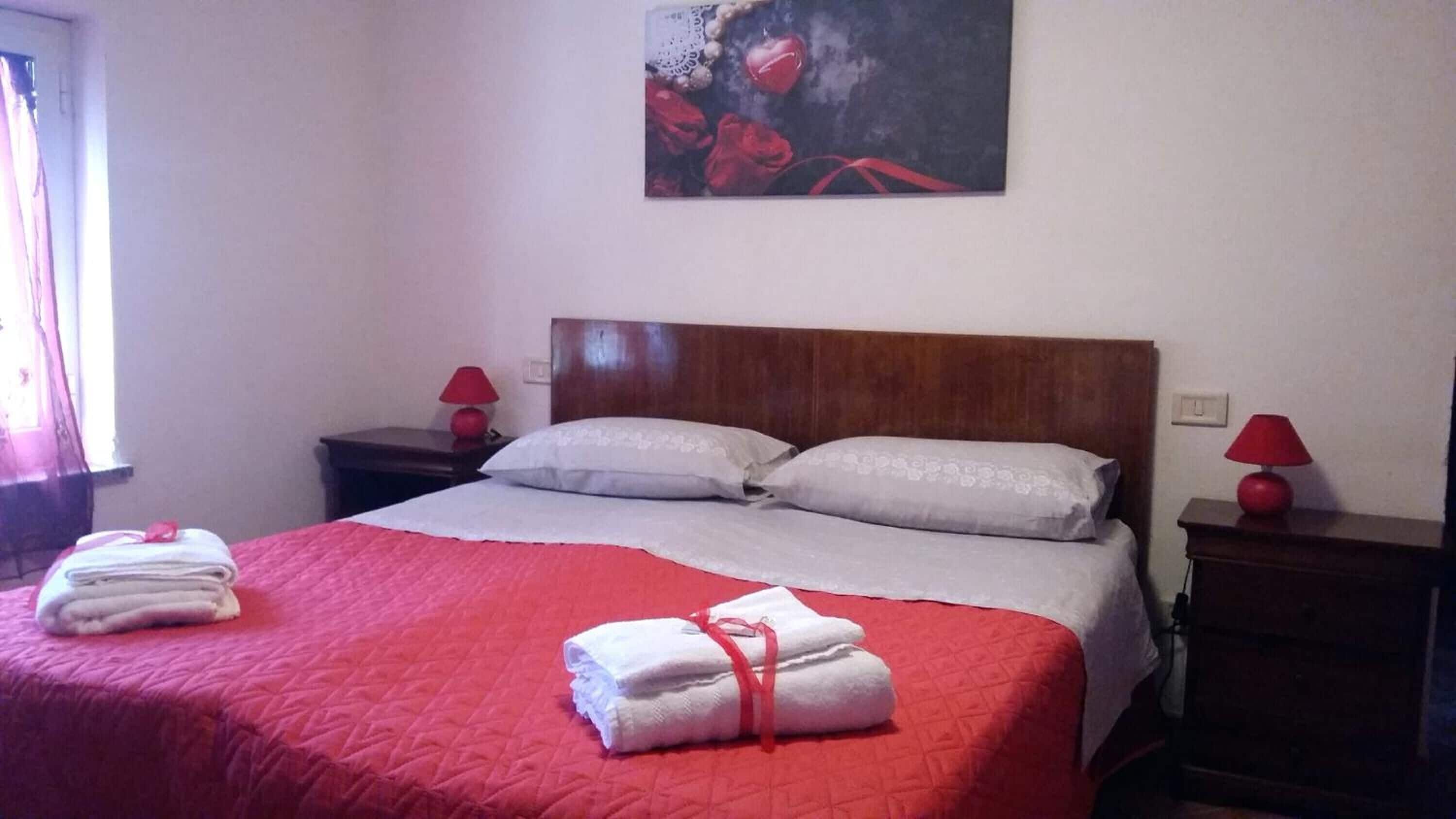 Klassiek appartement, 3 slaapkamers | 3 slaapkamers, donzen dekbedden, een strijkplank/strijkijzer