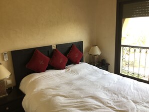 2 bedrooms, iron/ironing board, travel cot, free WiFi