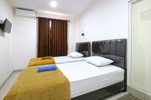 Standard Twin Room | Free WiFi, bed sheets - Saloka Guesthouse (Cimahi)