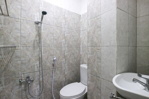 Camera singola | Bagno | Doccia, set di cortesia gratuito, asciugamani