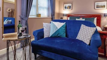 Double Room (The Shirley Suite) | Individually decorated, individually furnished, blackout drapes