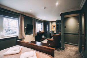 Double Room (Parsonage View) | Individually decorated, individually furnished, blackout drapes