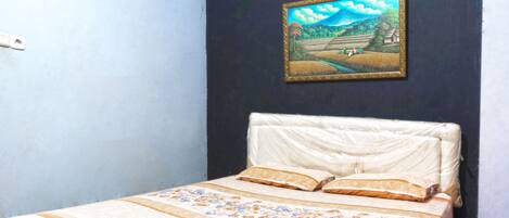 Deluxe kamer | Luxe beddengoed, een bureau, verduisterende gordijnen, gratis wifi