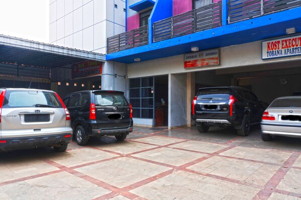 Ubetjent parkering (inkludert)