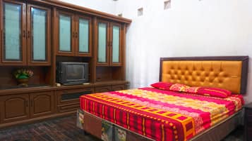 Escritorio, sistema de insonorización, wifi gratis y ropa de cama