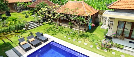 Kolam renang outdoor