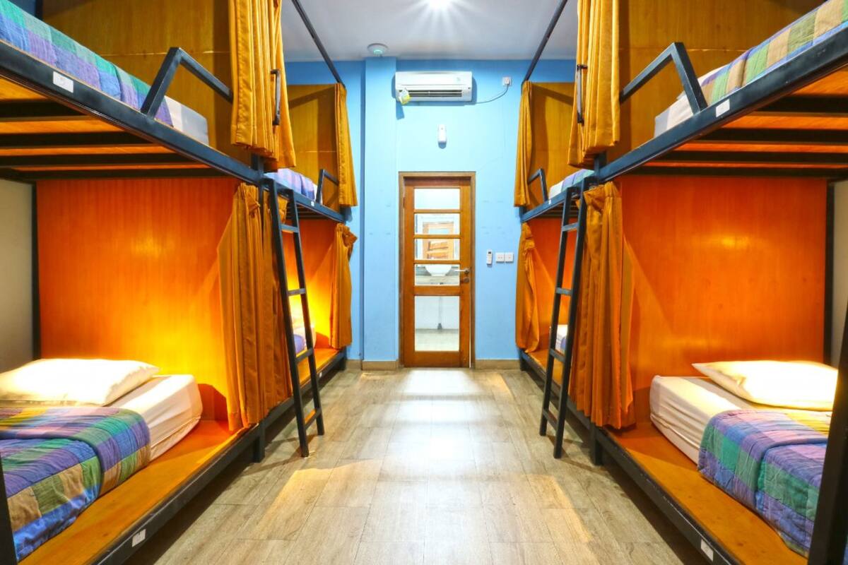 WiFi (free), bed sheets