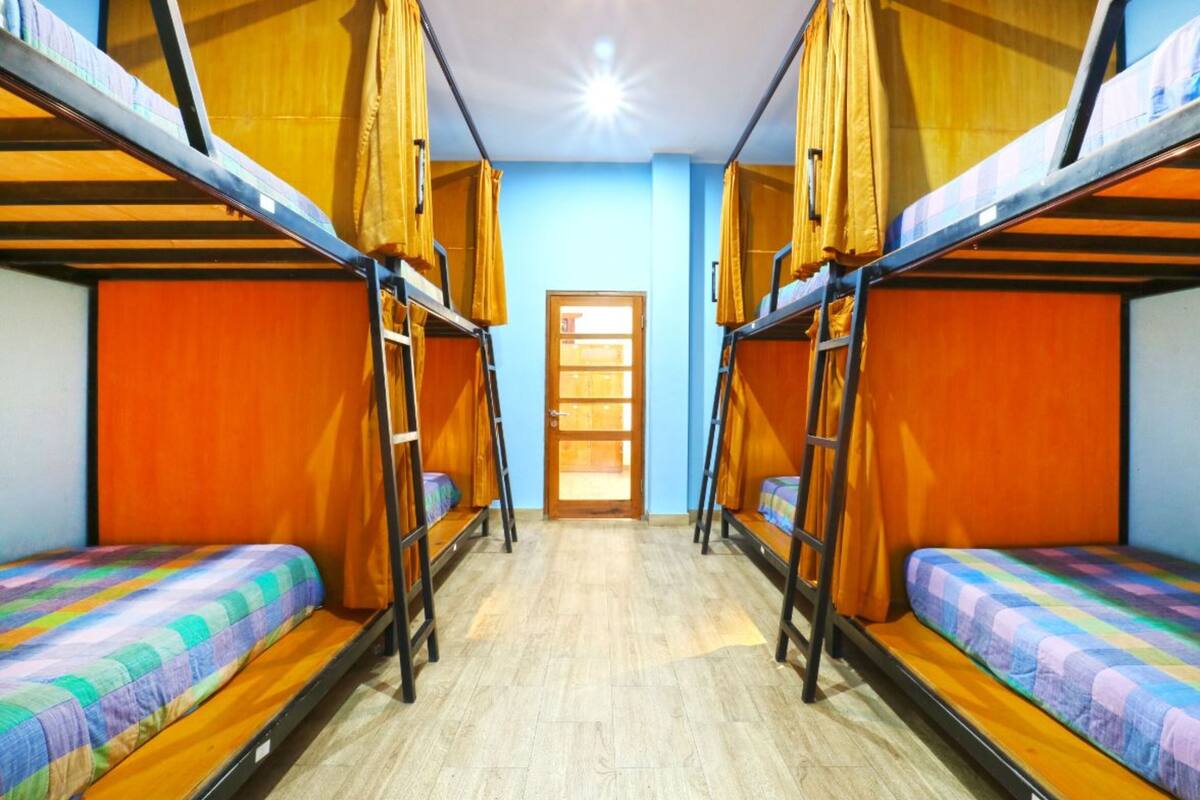 WiFi (free), bed sheets