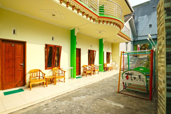 Courtyard - Griya Imafa Guesthouse (Batu)