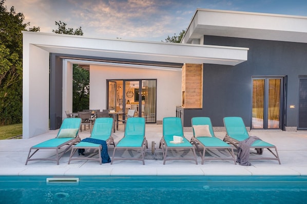 Pool - Villa Mariva - beautiful modern built villa with private pool (Zminj)