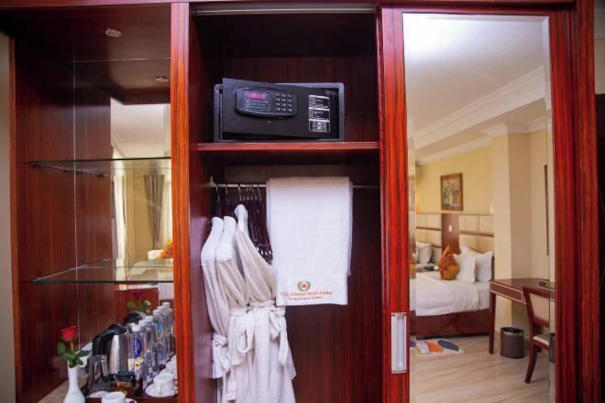 Premium bedding, minibar, in-room safe, individually furnished