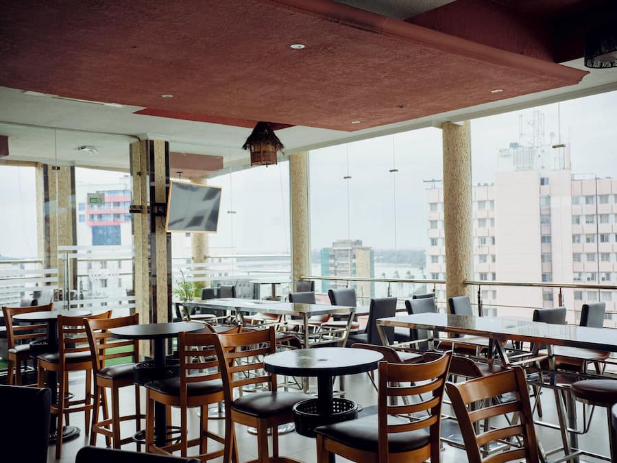 2 restaurants servant le petit déjeuner