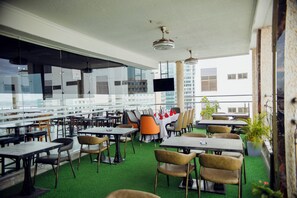 2 restauranter, frokost serveres