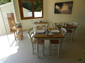 Dining - Summer Wine Friendly Resort (Corfu)