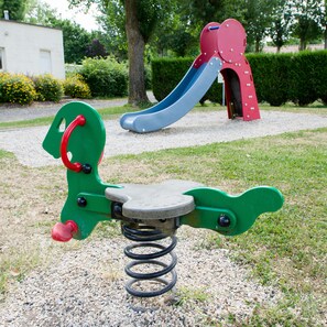 Children’s play area – outdoor