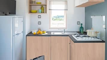Comfort Mobile Home, Multiple Beds, Non Smoking | Private kitchen
