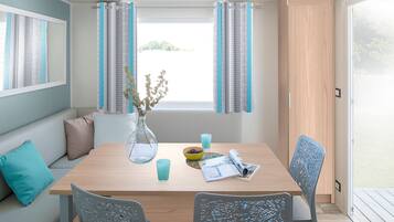 Casa rodante Confort, varias camas, para no fumadores | Sala de estar