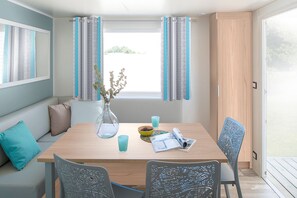 Comfort Mobile Home, Multiple Beds, Non Smoking | Living room