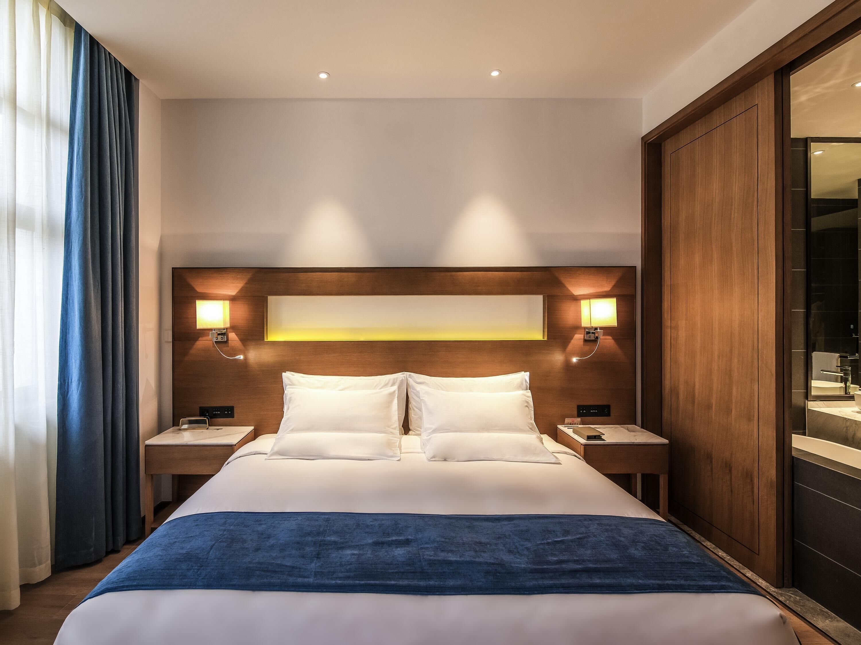 Superior Suite, 1 Queen Bed with Sofa bed | Egyptian cotton sheets, premium bedding, memory foam beds