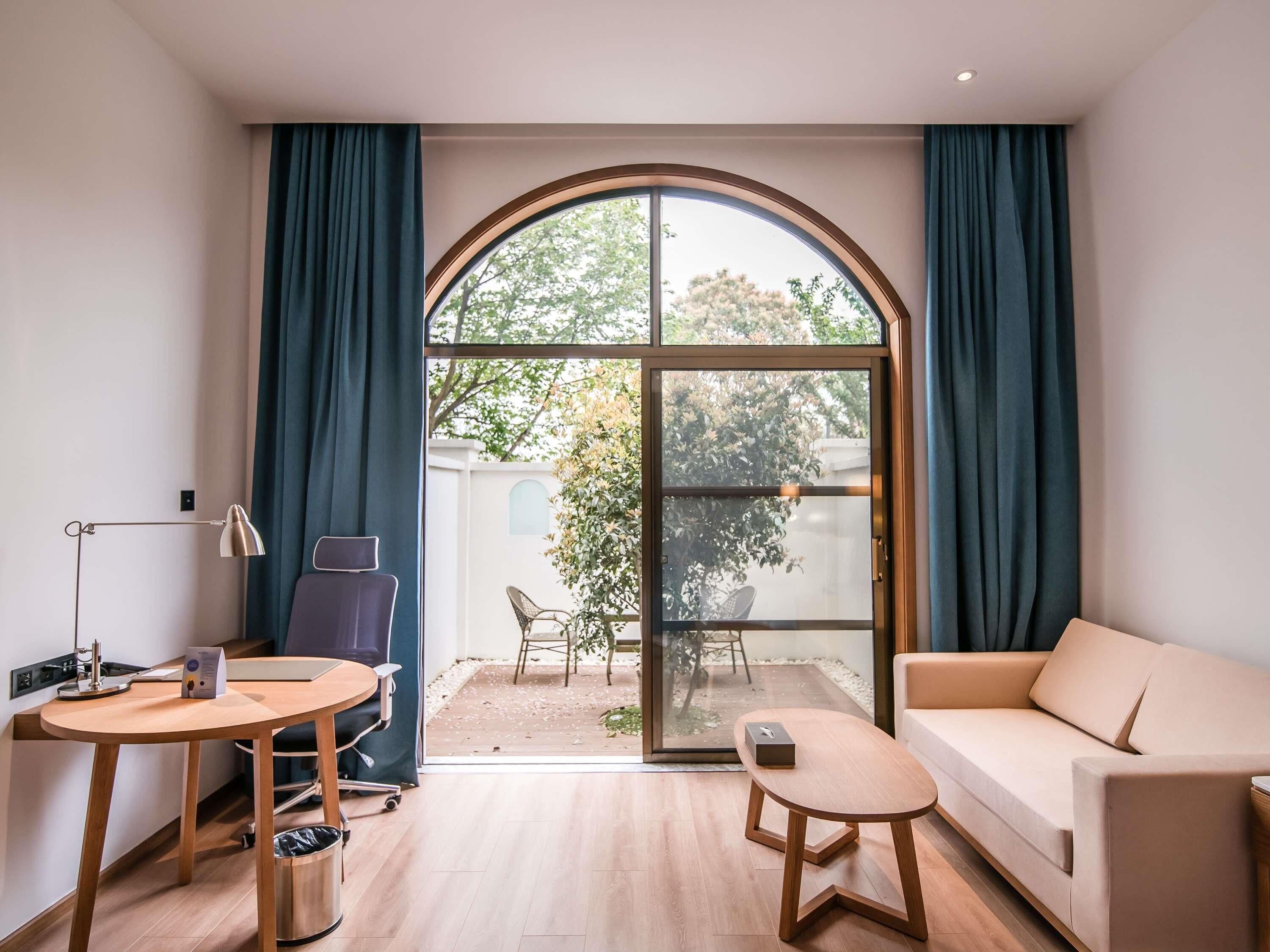 埃及棉床單、高級寢具、記憶床墊、免費迷你吧物品