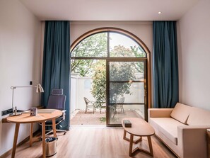 이집트산 면 시트, 고급 침구, 메모리폼 침대, 무료 미니바 품목