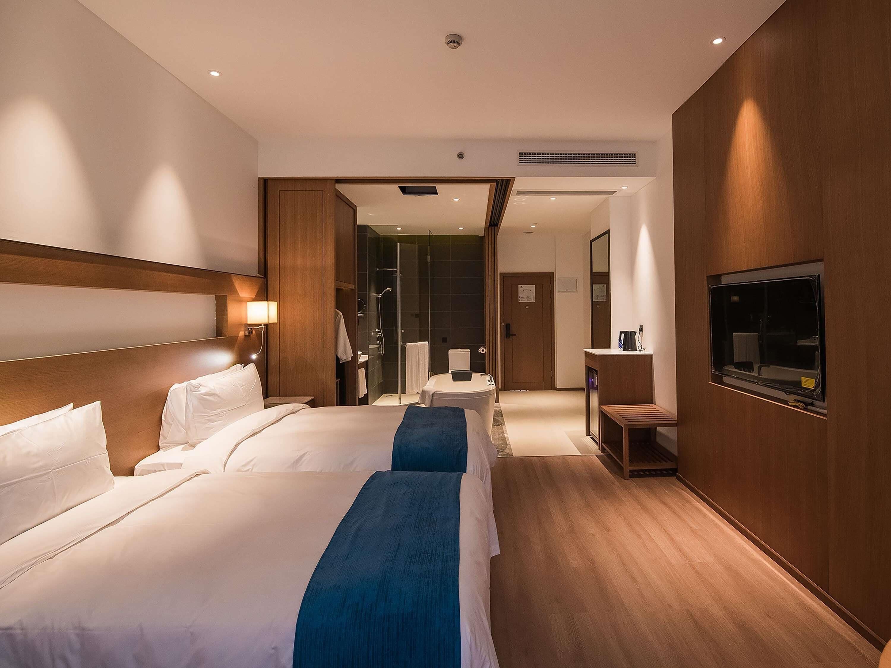 Deluxe Room, 2 Twin Beds | Egyptian cotton sheets, premium bedding, memory foam beds