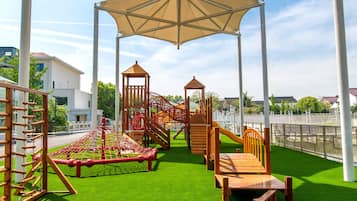 Children’s play area – outdoor