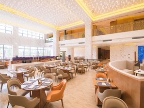 Breakfast, lunch, dinner served; international cuisine  - Novotel Suzhou Tai Lake Santeh Hotel (Suzhou)