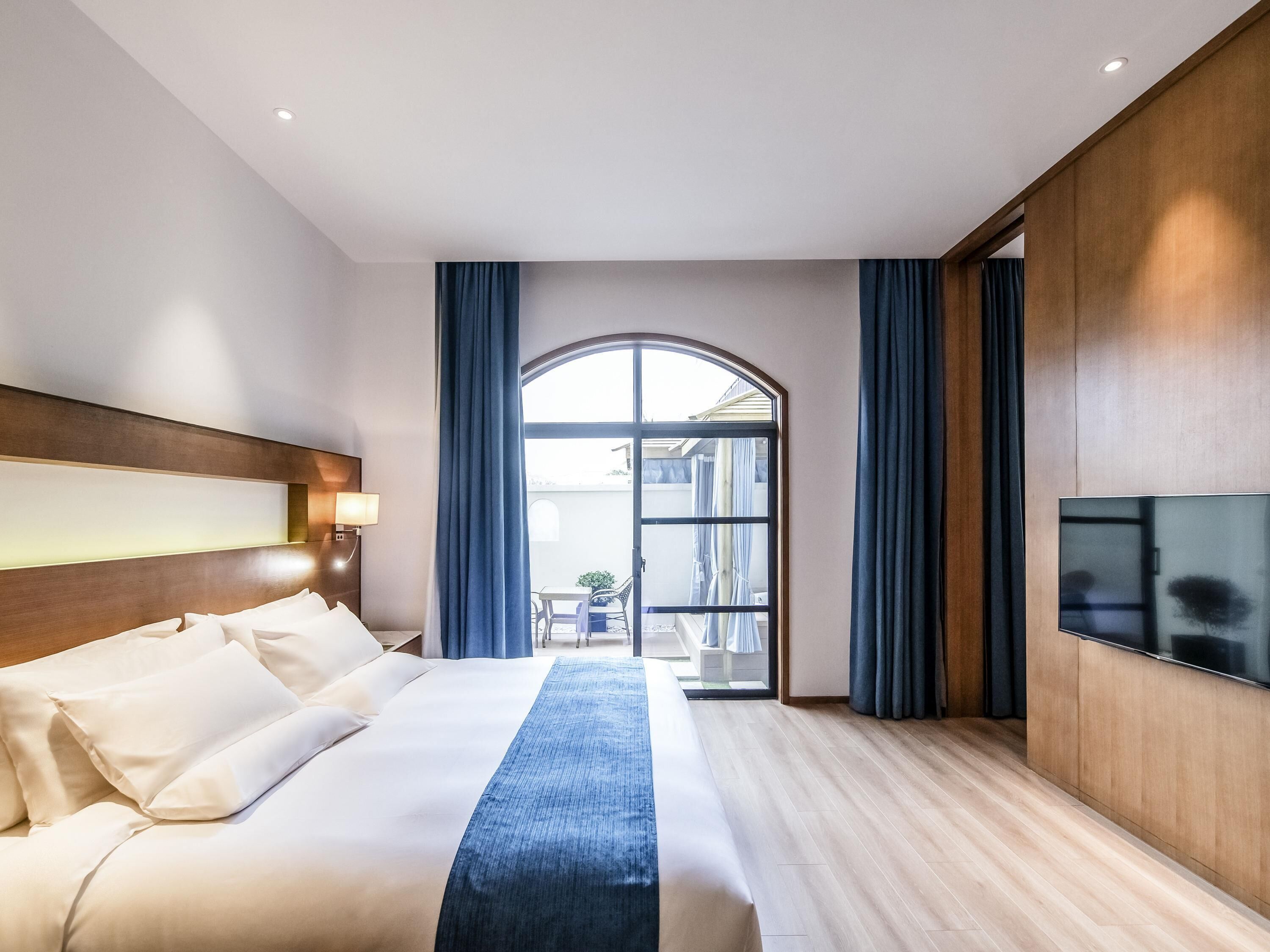 Superior Suite, 1 King Bed | Egyptian cotton sheets, premium bedding, memory foam beds