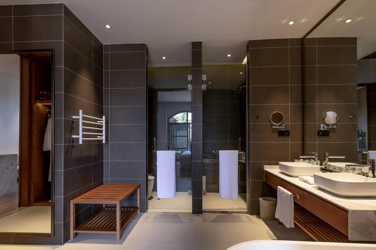 Superior Suite, 1 Queen Bed with Sofa bed