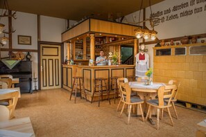 Bar (in der Unterkunft)