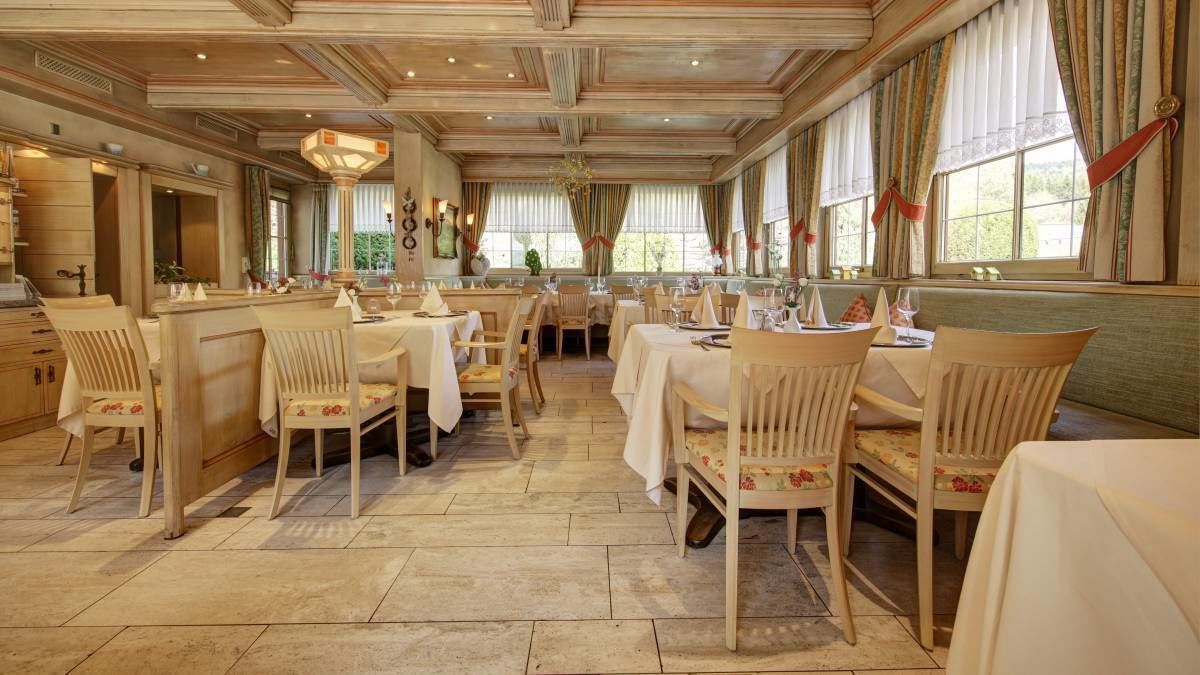 Tägliches Frühstücksbuffet (10 EUR pro Person)