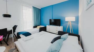 Business Apartment | In-room safe, desk, iron/ironing board, free WiFi