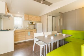 活动屋, 3 间卧室, 无烟房, 露台 | 客房内用餐