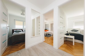 Appartement | 2 chambres, bureau, rideaux occultants, fer et planche à repasser